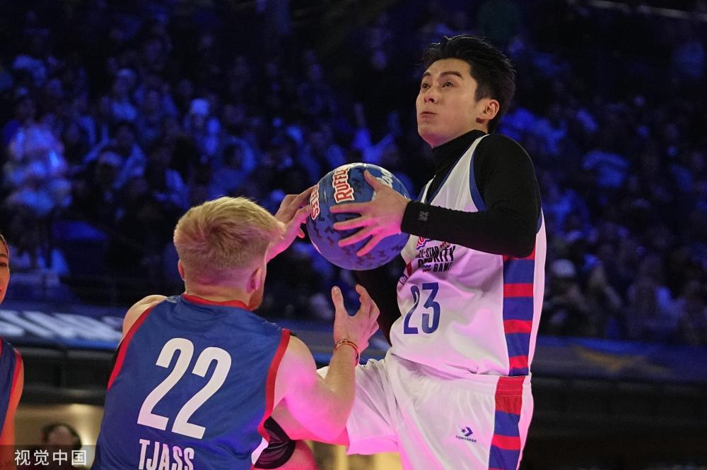 出浓厚的兴 出浓厚的兴